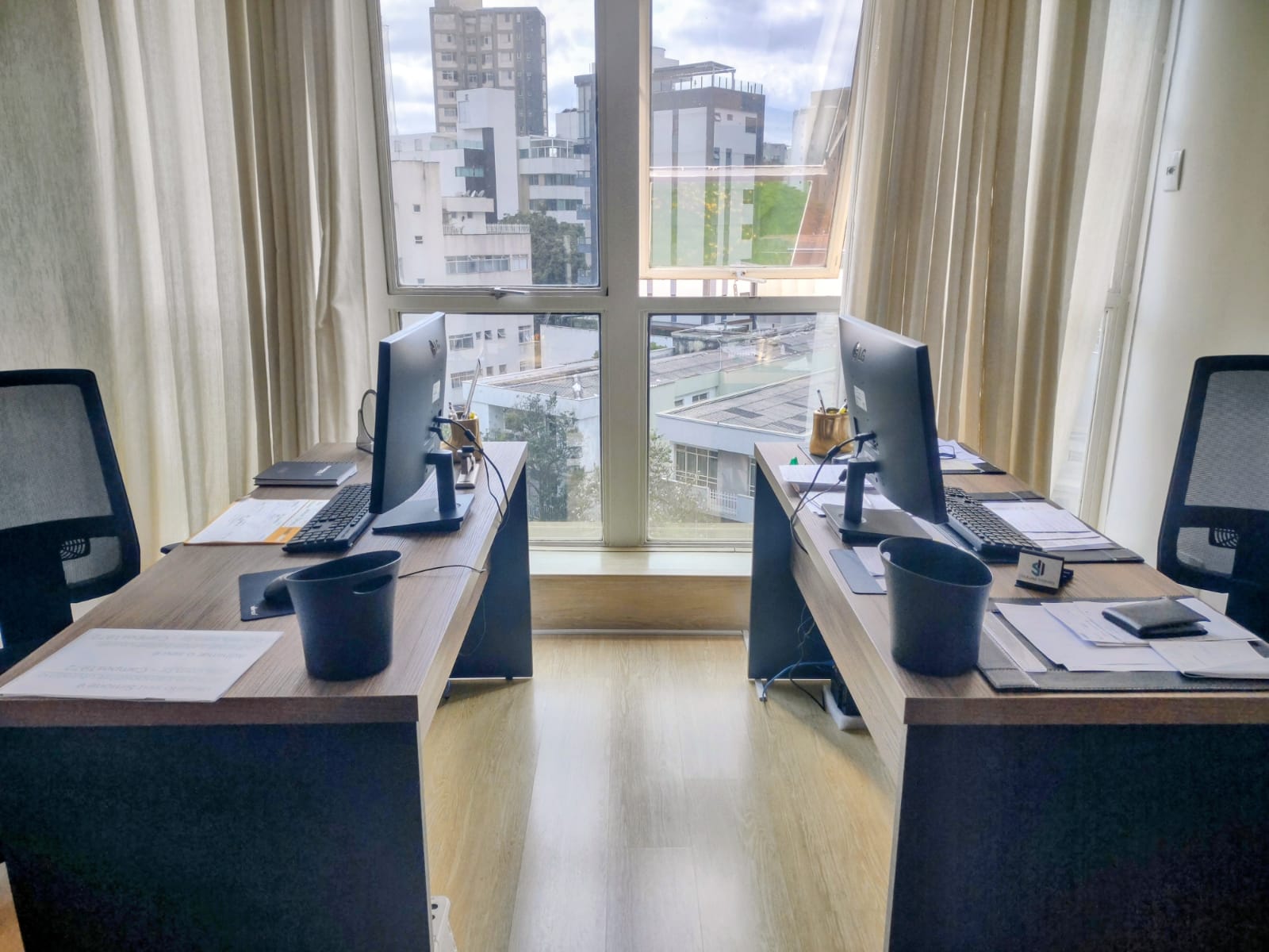 Equipe da imobiliária em reunião